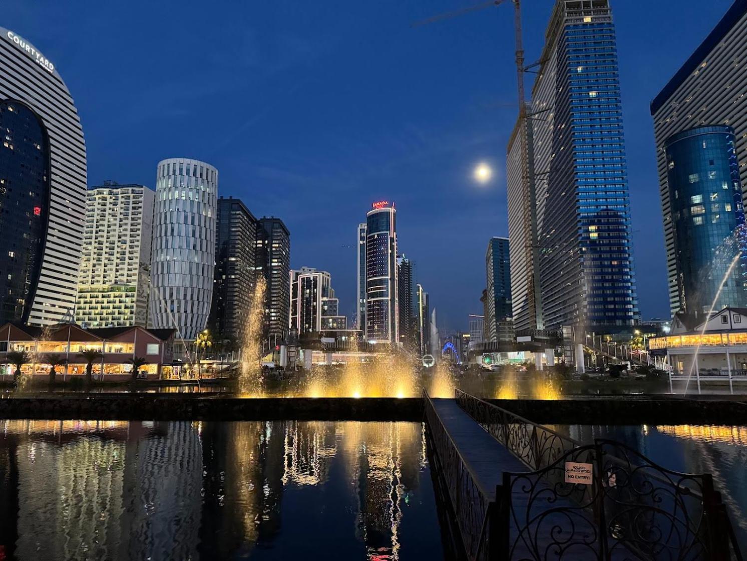 Moonlight Apart-Hotel Batumi Exteriör bild