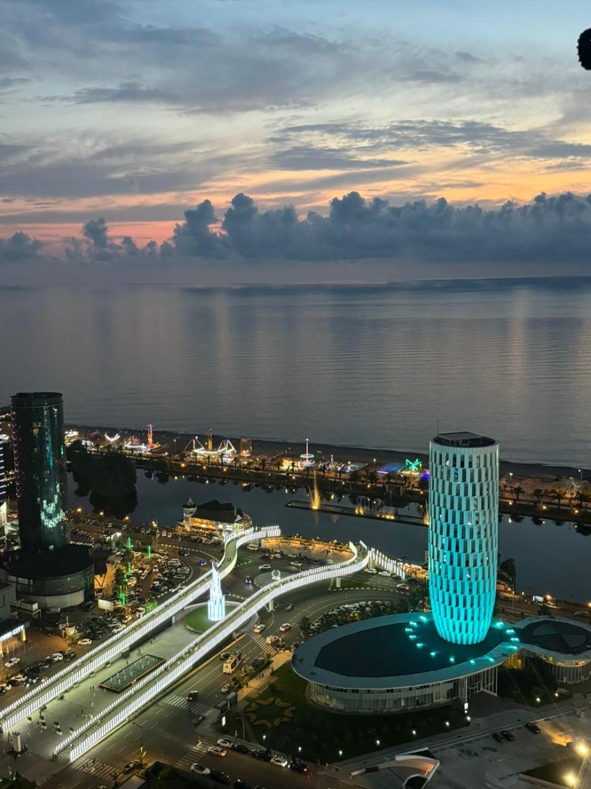 Moonlight Apart-Hotel Batumi Exteriör bild